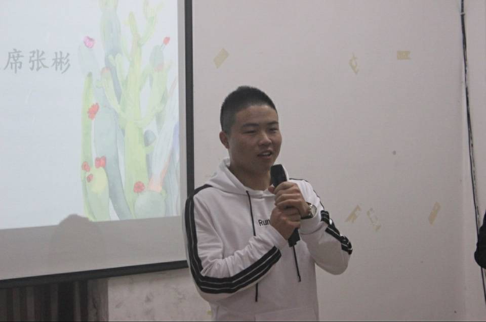 团委学生会主席张彬发表讲话