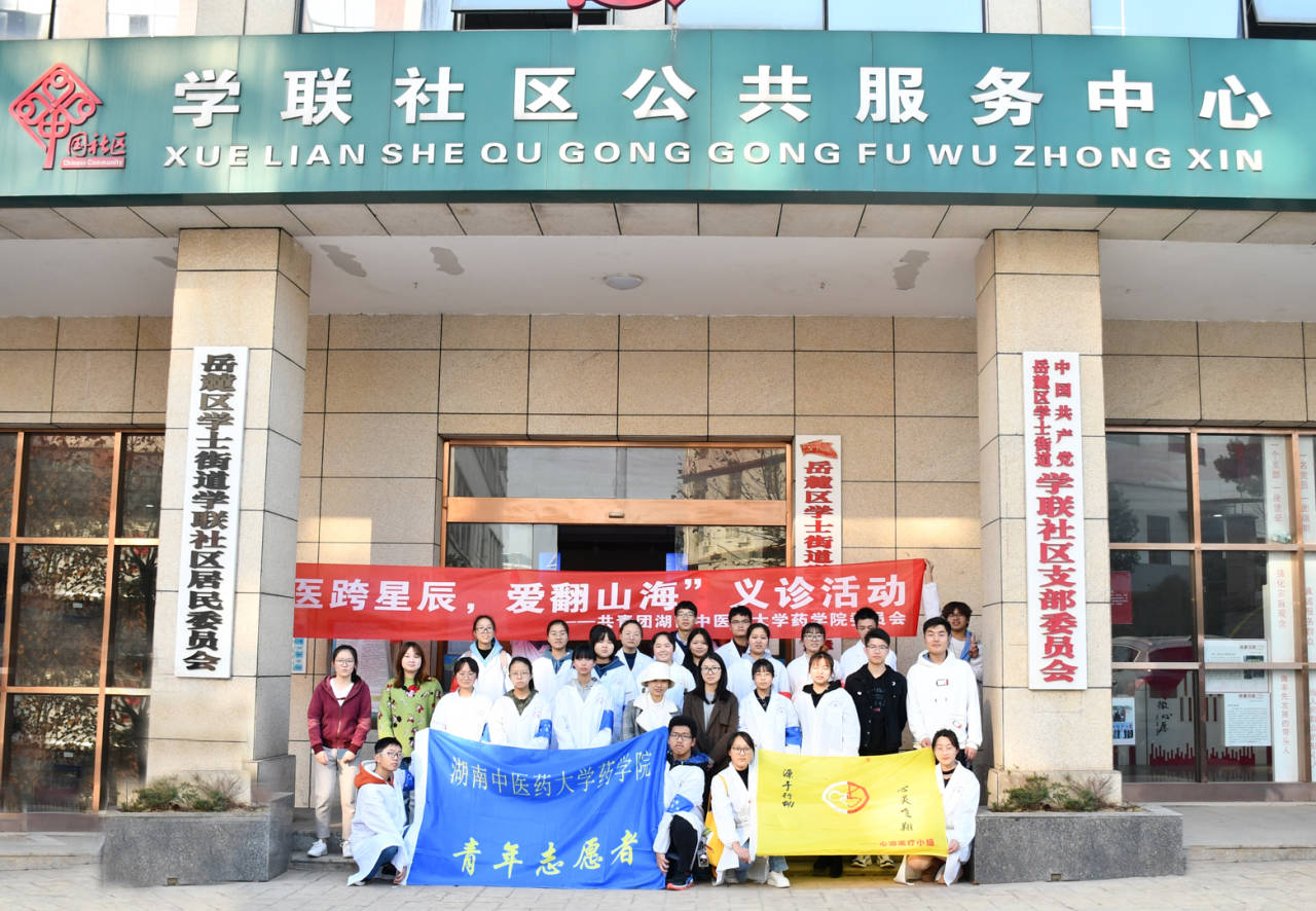 老师及全体志愿者们合影留念